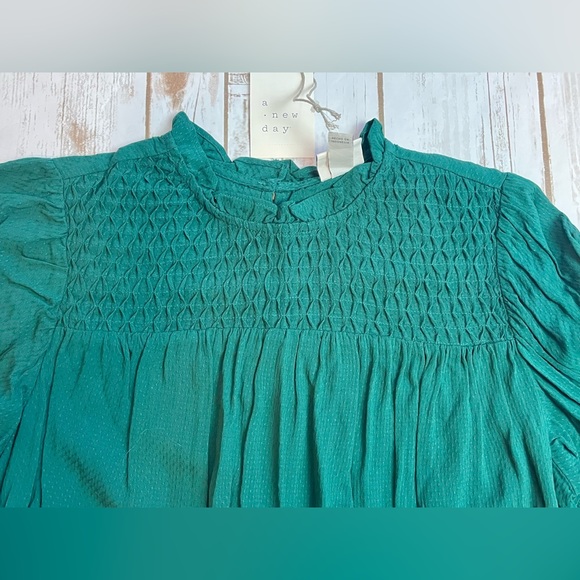 A New Day Target Green Smocked Blouse Size XS Extra Small NEW - Picture 2 of 7